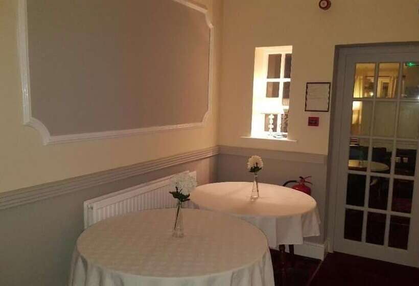 בית מלון כפרי The Waverley