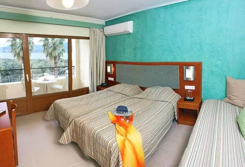 Silver Bay Hotel & Bungalows