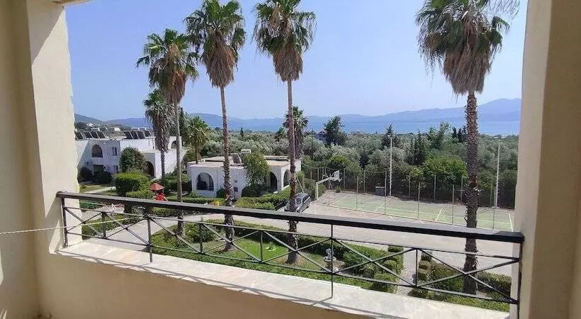 Silver Bay Hotel & Bungalows