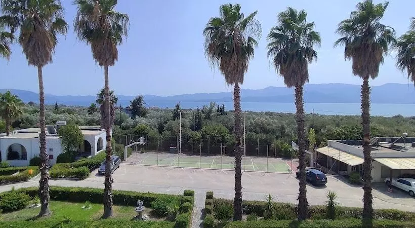 Silver Bay Hotel & Bungalows