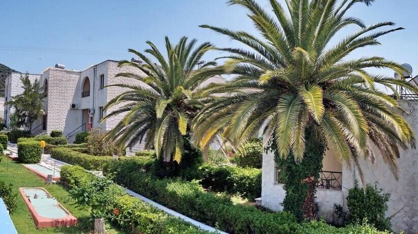 Silver Bay Hotel & Bungalows