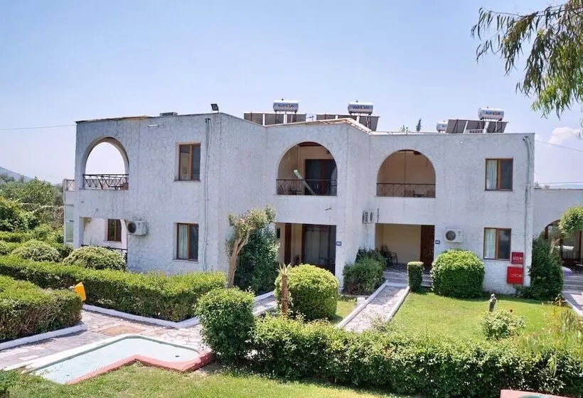 Silver Bay Hotel & Bungalows