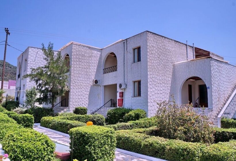 Silver Bay Hotel & Bungalows