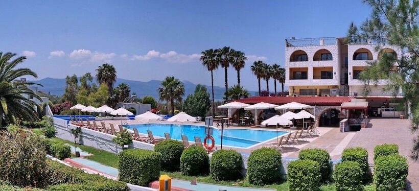 Silver Bay Hotel & Bungalows