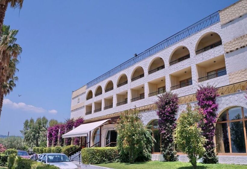 Silver Bay Hotel & Bungalows