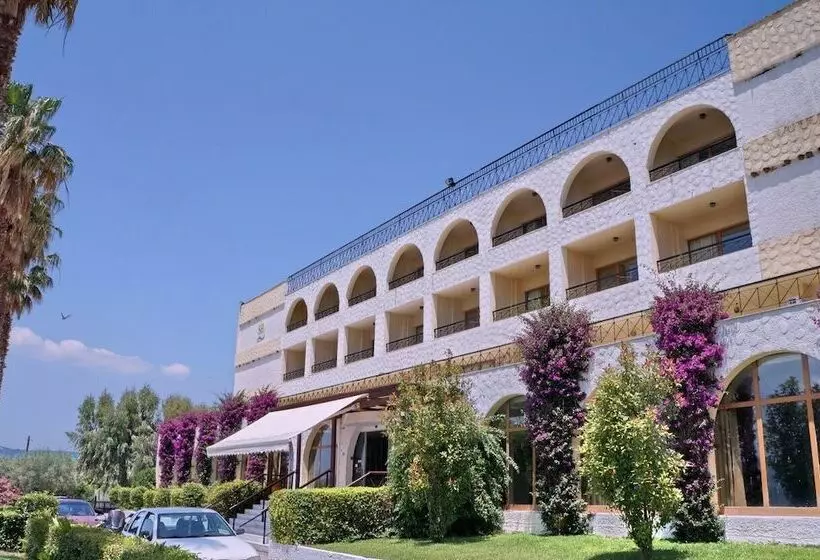 Silver Bay Hotel & Bungalows