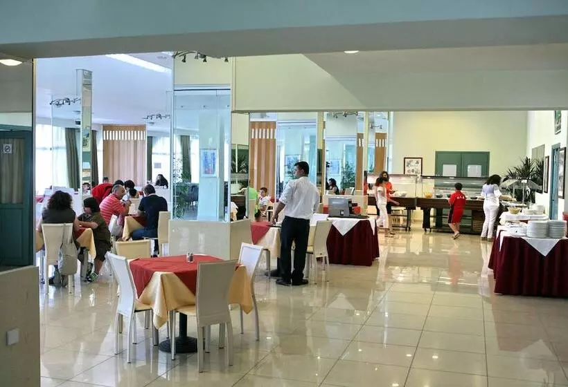 Silver Bay Hotel & Bungalows