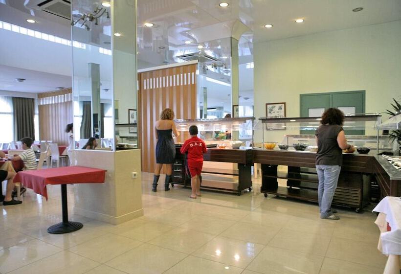 Silver Bay Hotel & Bungalows