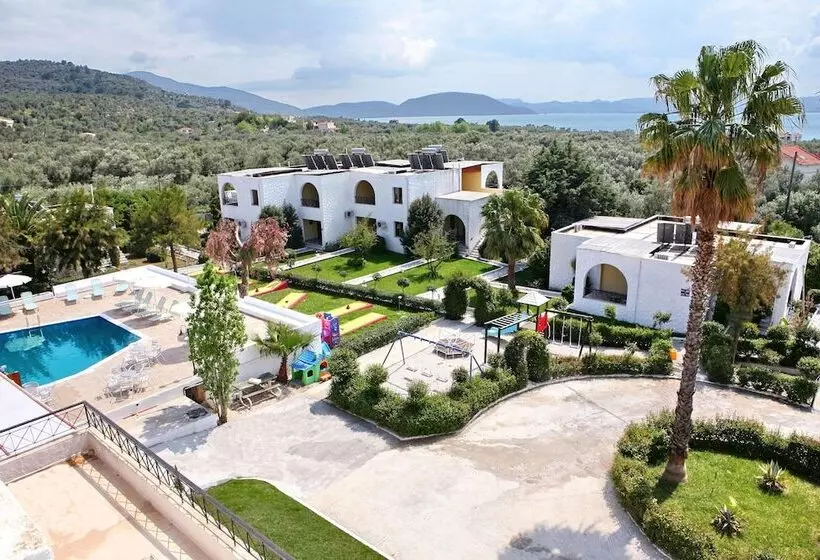 Silver Bay Hotel & Bungalows