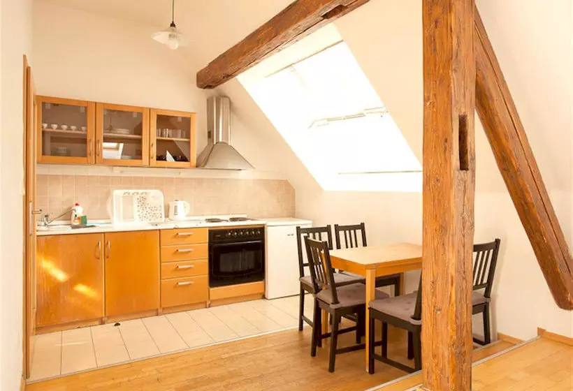 Travellers Hostel Dlouha