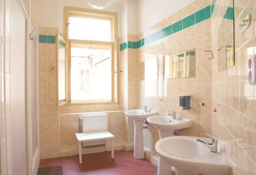 Travellers Hostel Dlouha