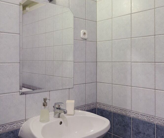 Central Passage Apartments By Vagabond