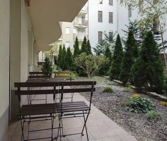 Central Passage Apartments By Vagabond