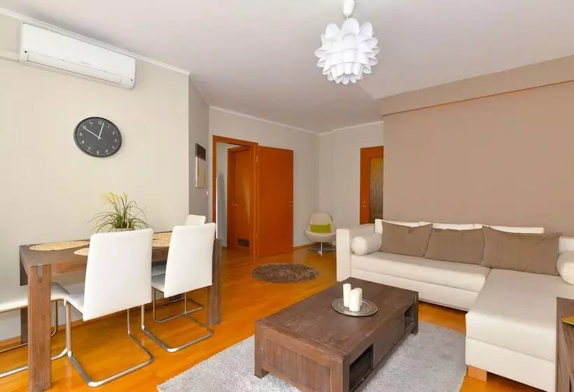 Central Passage Apartments By Vagabond