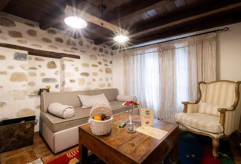 ホテル Archontiko Naoumidi