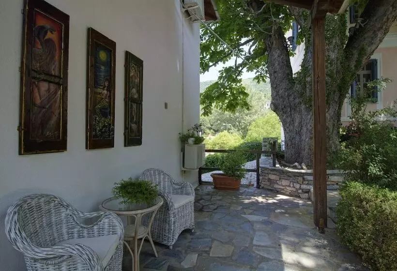 ホテル Archontiko Naoumidi