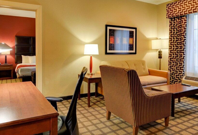 فندق Comfort Inn & Suites Fort Smith I540
