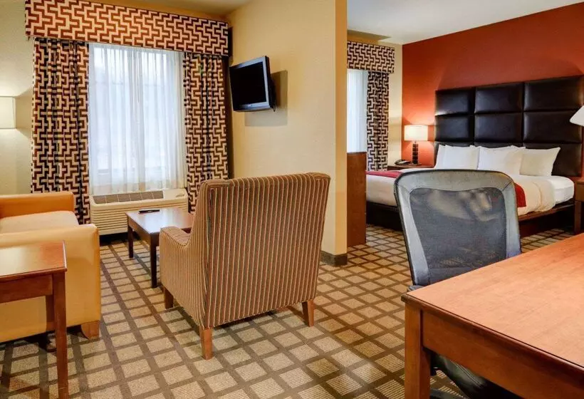 호텔 Comfort Inn & Suites Fort Smith I540
