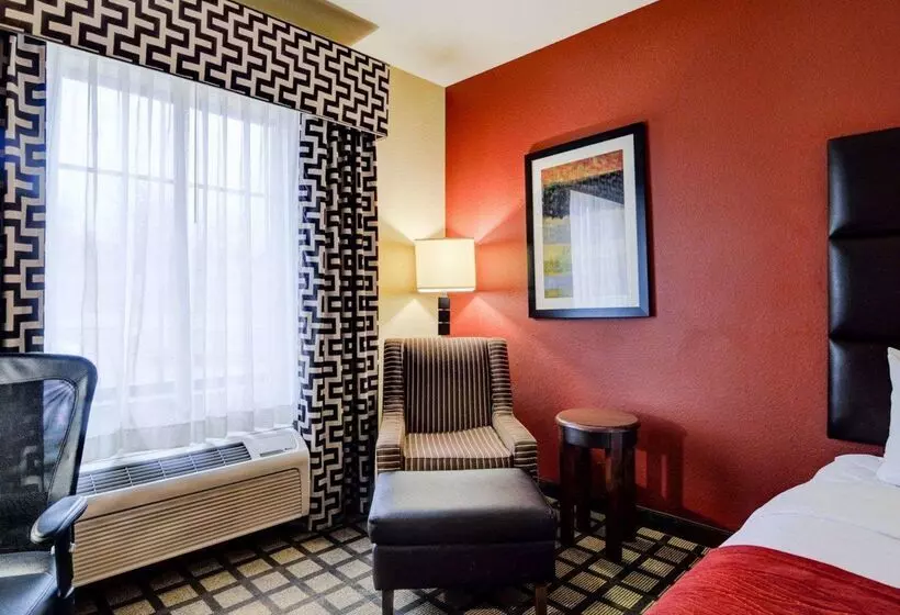 호텔 Comfort Inn & Suites Fort Smith I540