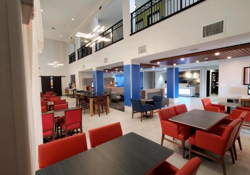 בית מלון כפרי Holiday Inn Express & Suites Phoenix Glendale Dist, An Ihg