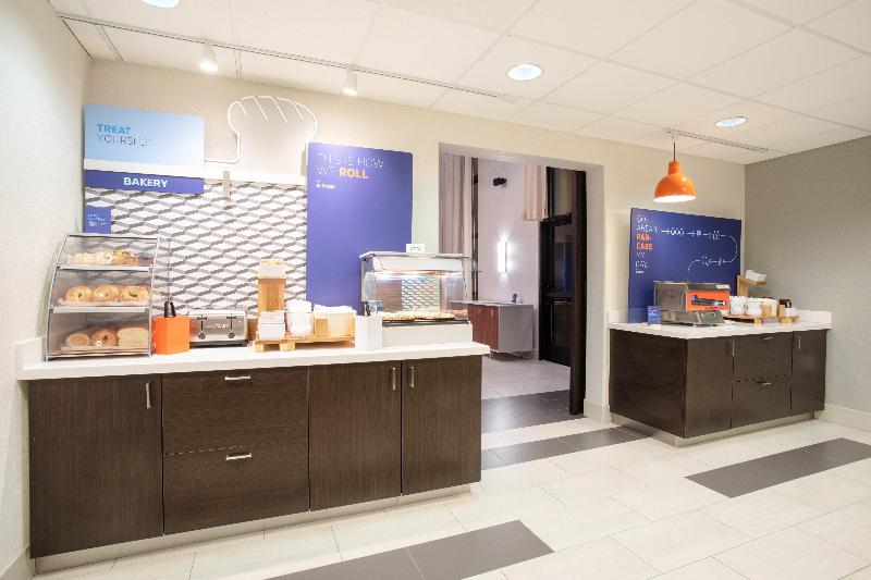 בית מלון כפרי Holiday Inn Express & Suites Phoenix Glendale Dist, An Ihg