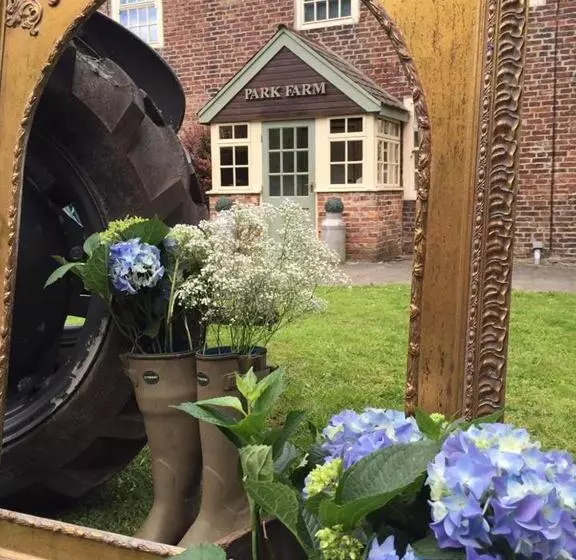 Отель Park Farm