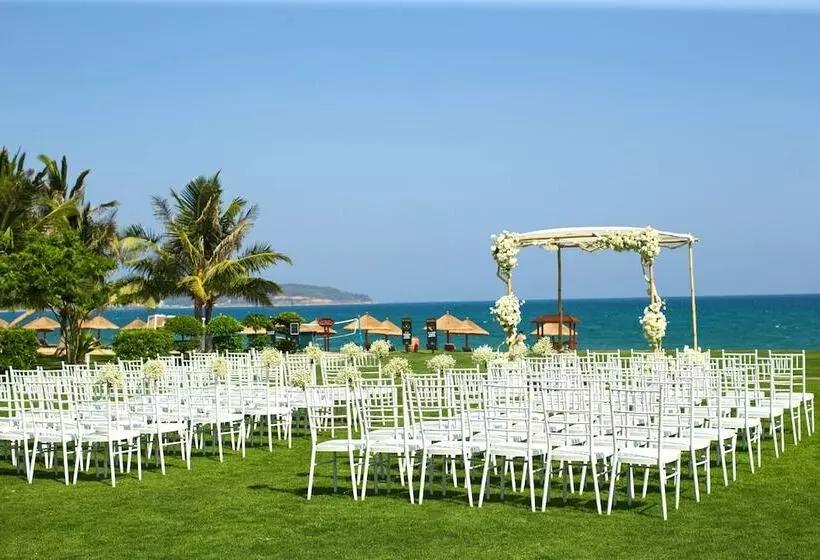 Отель Renaissance Sanya Haitang Bay Resort