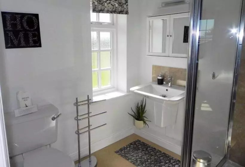 Bed and Breakfast Lowerfield Farm