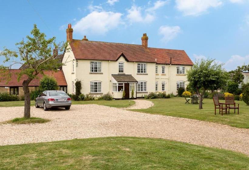 مبيت وإفطار Lowerfield Farm