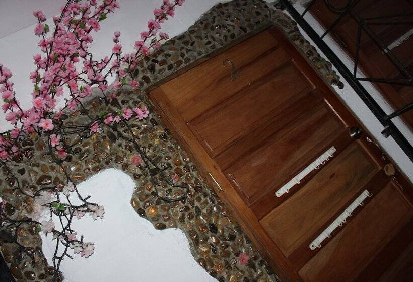 فندق Bachelor Inn