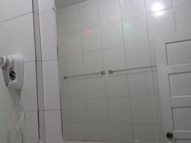 فندق Bachelor Inn