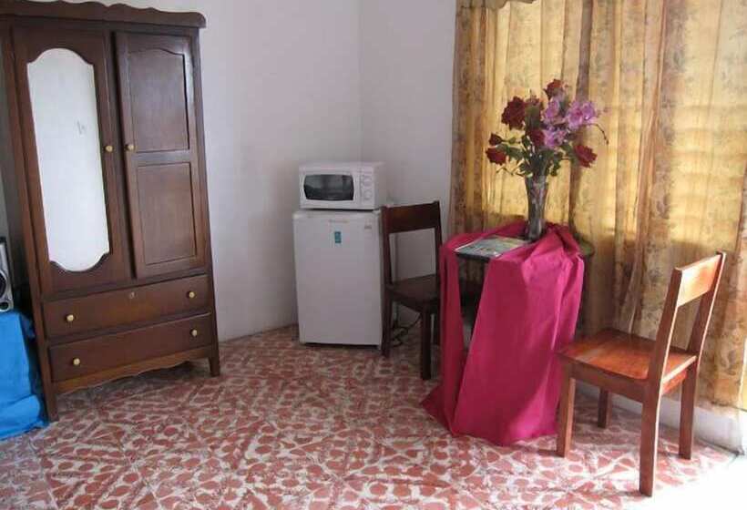 فندق Bachelor Inn