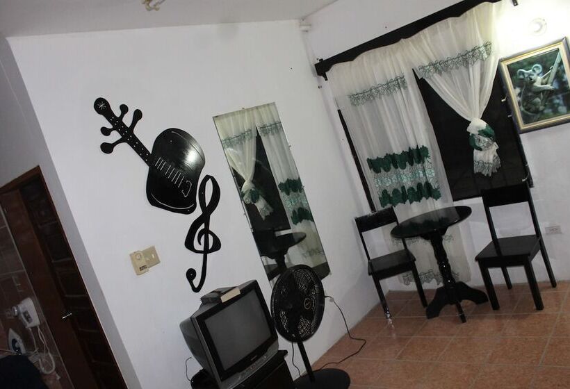 فندق Bachelor Inn