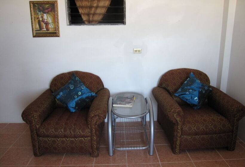 فندق Bachelor Inn