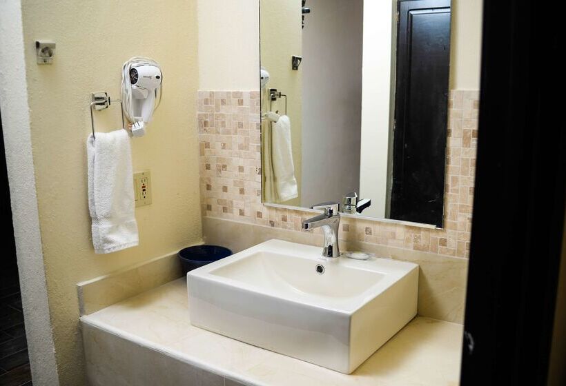 Laos Mar Hotel & Suites