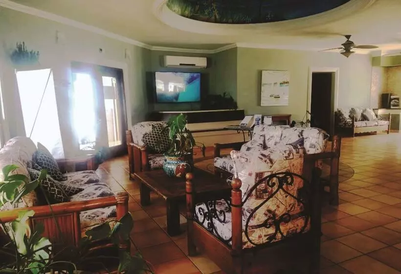 Laos Mar Hotel & Suites