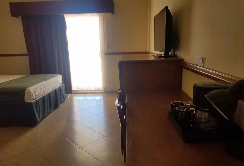 Laos Mar Hotel & Suites