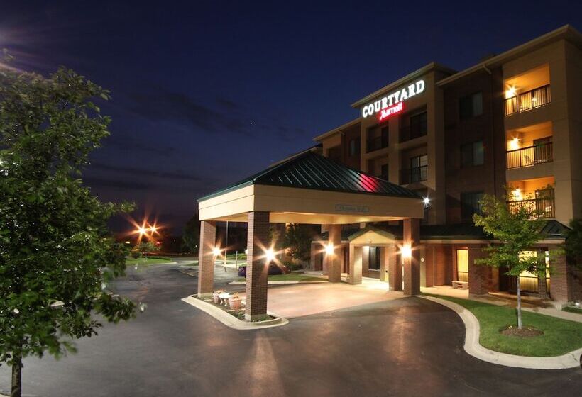 Отель Courtyard Chicago Bloomingdale