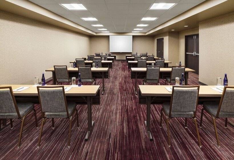 Отель Courtyard Chicago Bloomingdale