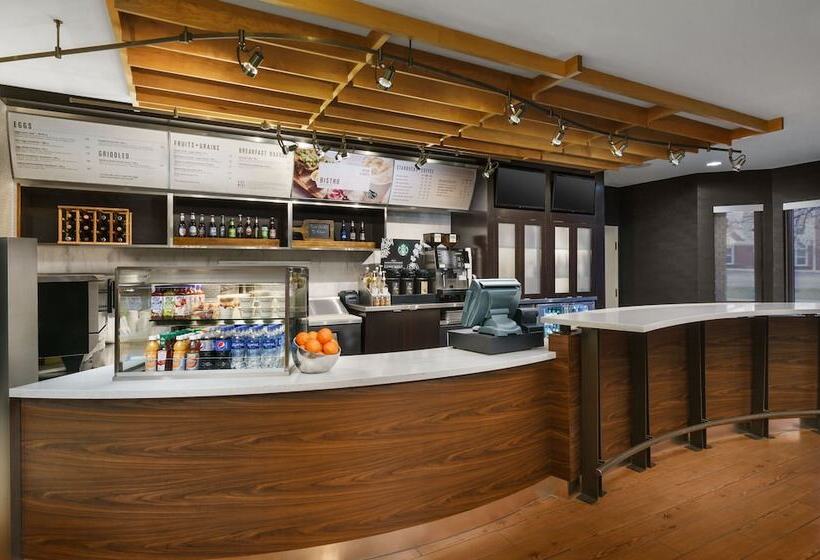 Отель Courtyard Chicago Bloomingdale