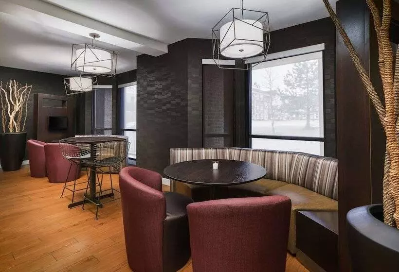 호텔 Courtyard Chicago Bloomingdale