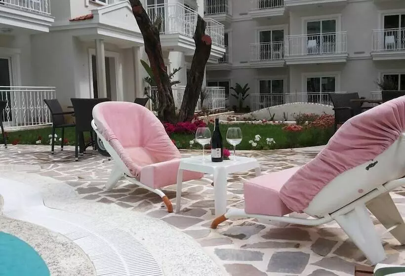 Hotel Montebello Deluxe