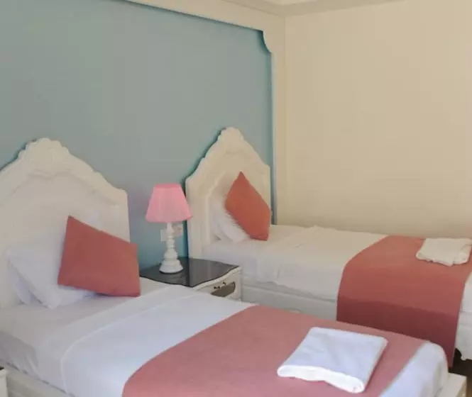 Hotel Montebello Deluxe