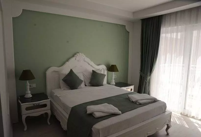 Hotel Montebello Deluxe