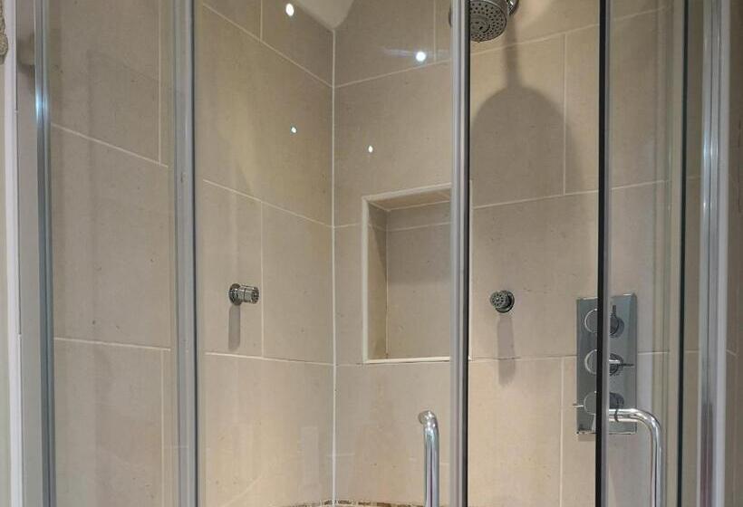 호텔 The Commercial Bar &