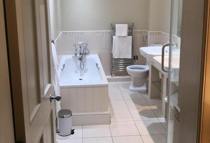 호텔 The Commercial Bar &