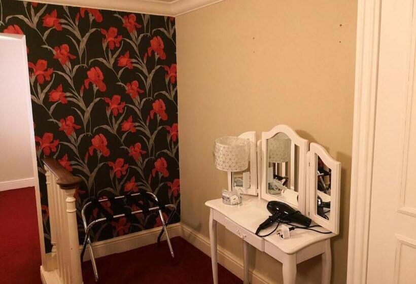 호텔 The Commercial Bar &