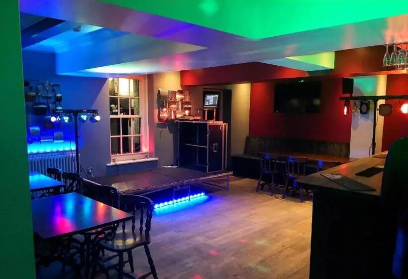 هتل The Commercial Bar &