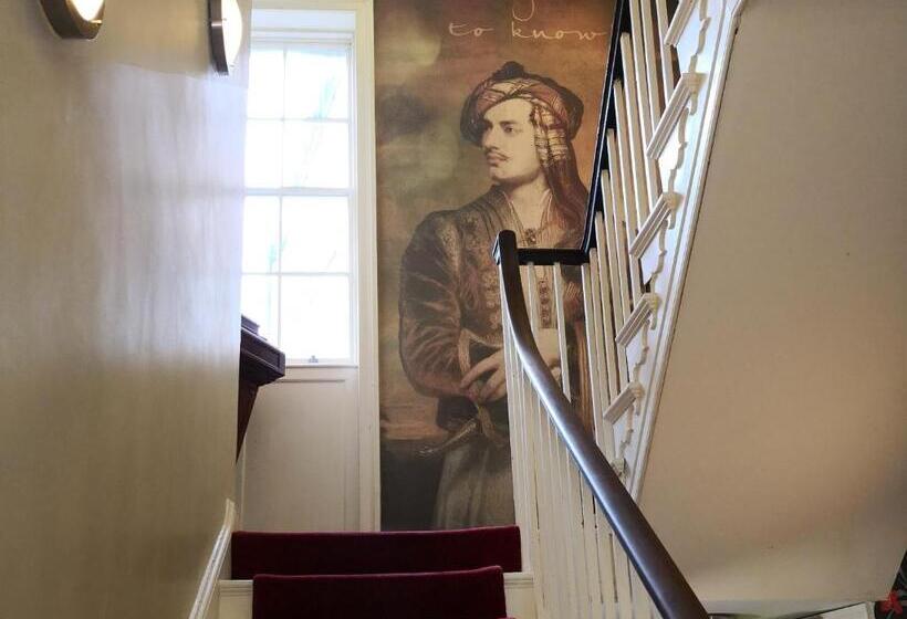 호텔 The Commercial Bar &