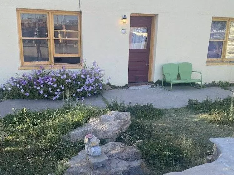 Motelli Charles Hotsprings